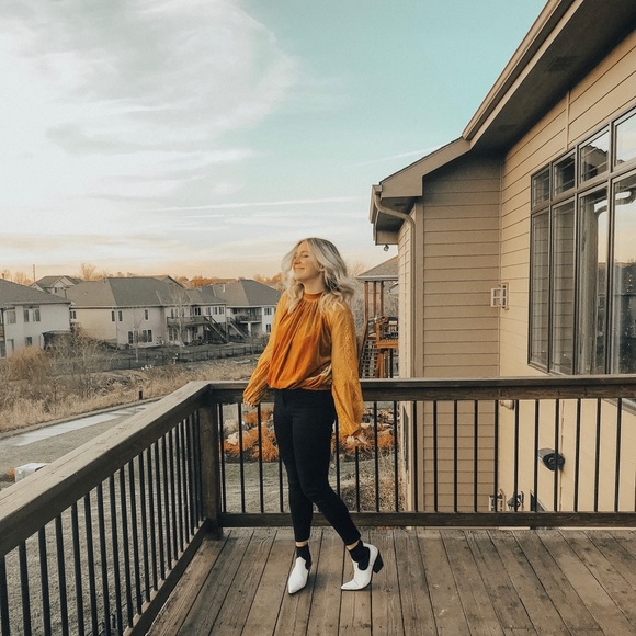 COPY - 💕 MEET YOUR POSHER 💕 - Picture 5 of 13